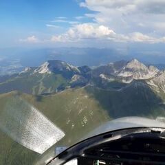 Flugwegposition um 15:43:12: Aufgenommen in der Nähe von Gemeinde Grinzens, Österreich in 2753 Meter